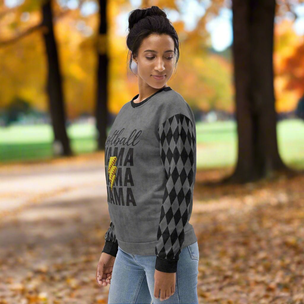 Woman wearing a gray sweatshirt with black and yellow design outdoors