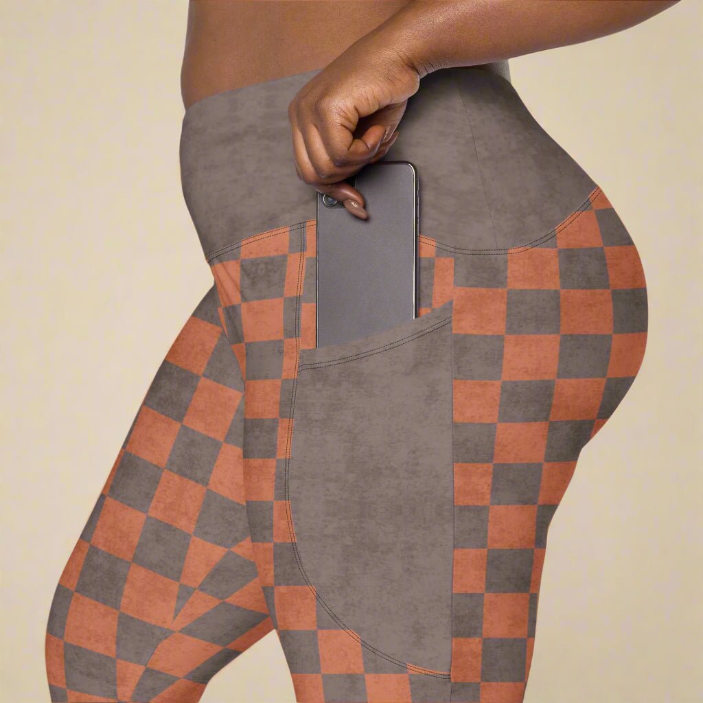 Checkered patterned leggings with a pocket on a beige background