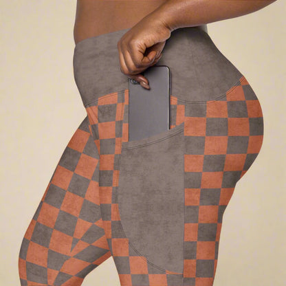 Checkered patterned leggings with a pocket on a beige background
